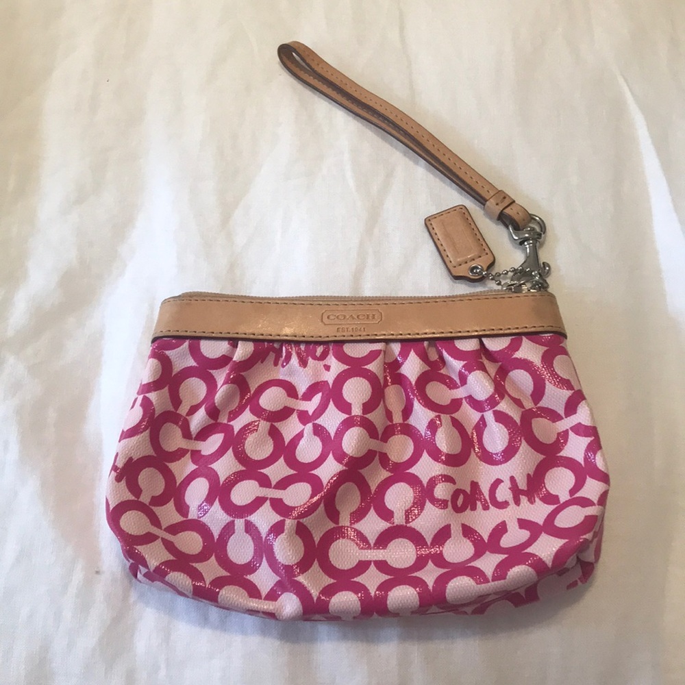 Coach wristlet pink coach design